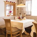 Konukevi Der Berghof 3*